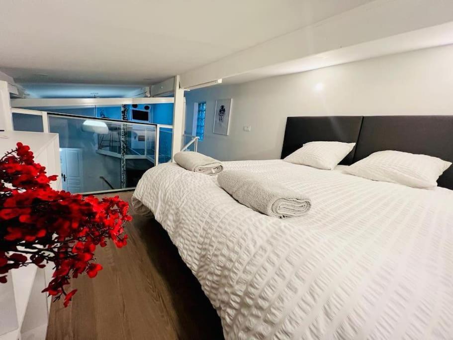 Unique Loft Apartment Located 15 Minutes From The Champs Elysees Saint-Ouen  Eksteriør billede