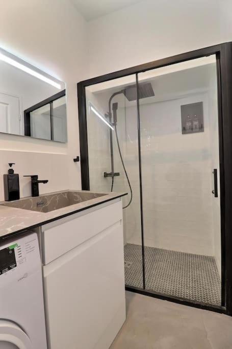 Unique Loft Apartment Located 15 Minutes From The Champs Elysees Saint-Ouen  Eksteriør billede